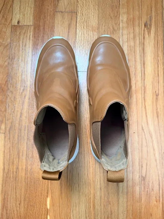 Nike Women’s Tan Chelsea-Style Leather Ankle Boots with White Sole - Picture 3 of 6